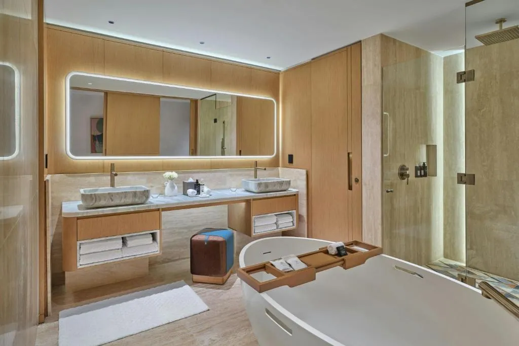 One-Bedroom King Suite with Ocean View and Balcony