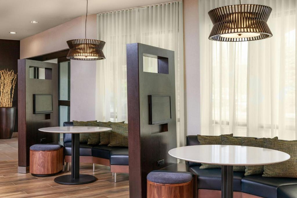 Restaurace v ubytování Courtyard by Marriott Oneonta