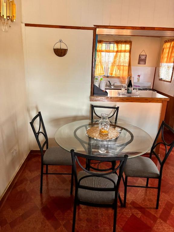 Posezení v ubytování AJs Cottage Escape