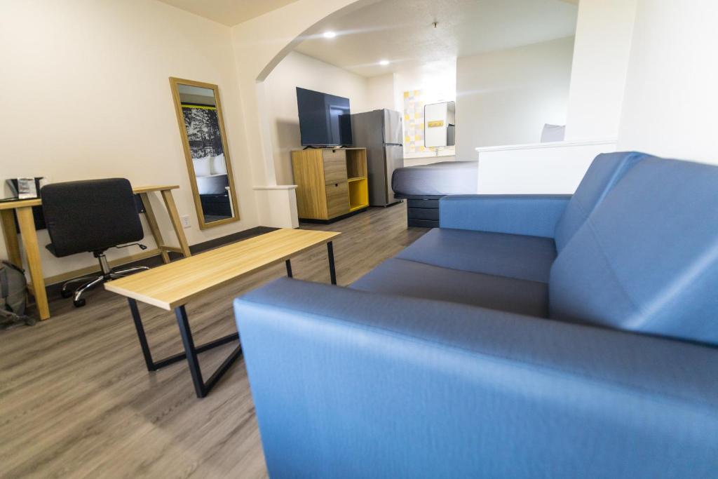 Kuchyň nebo kuchyňský kout v ubytování Super 8 by Wyndham Jasper TX