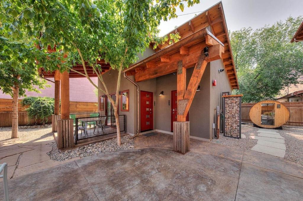 Το κτήριο όπου στεγάζεται  το διαμέρισμα