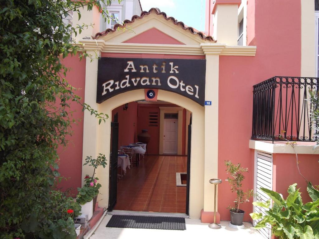 an entrance to an antica rhodesian oyster restaurant at Antik Ridvan Hotel in Çeşme