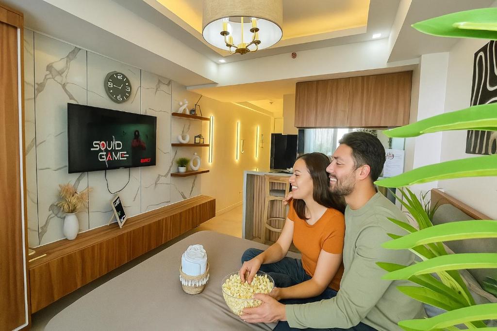 TV a/nebo společenská místnost v ubytování Studio for Couples with Instax and Mt Arayat View