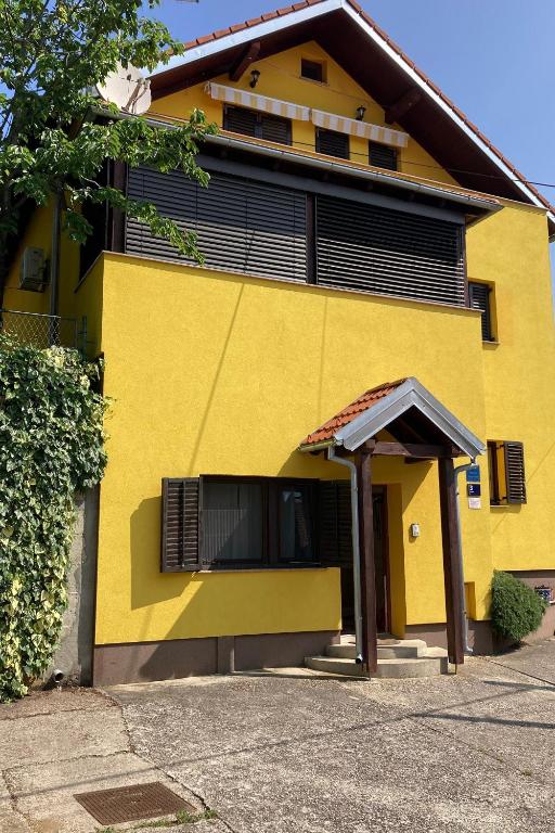 Apartments with parking space Zagreb - 24661