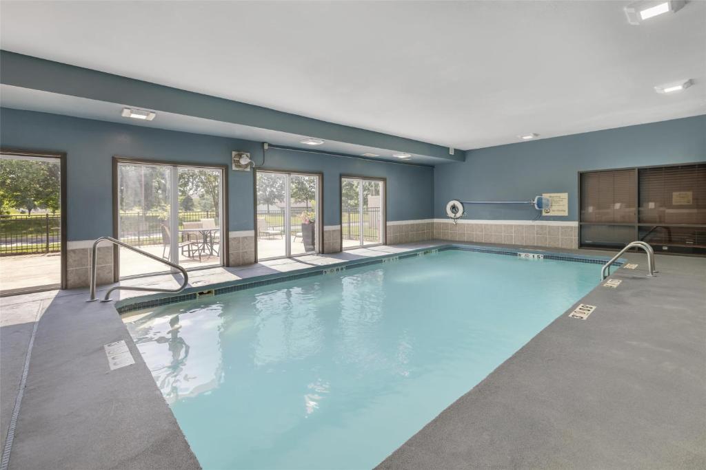 Best Western Plus Lee's Summit Hotel & Suites photo