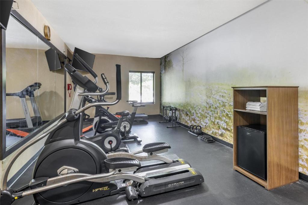 Best Western Plus Lee's Summit Hotel & Suites photo