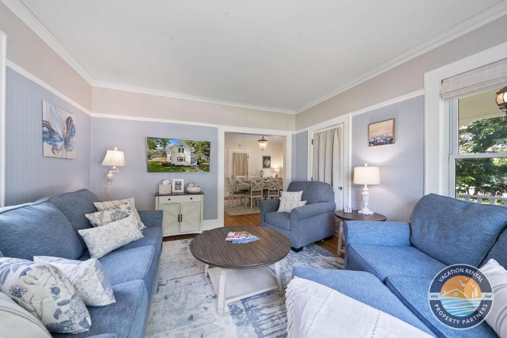 Posezení v ubytování Labelle Blue Haven Relaxing Williams Bay Getaway