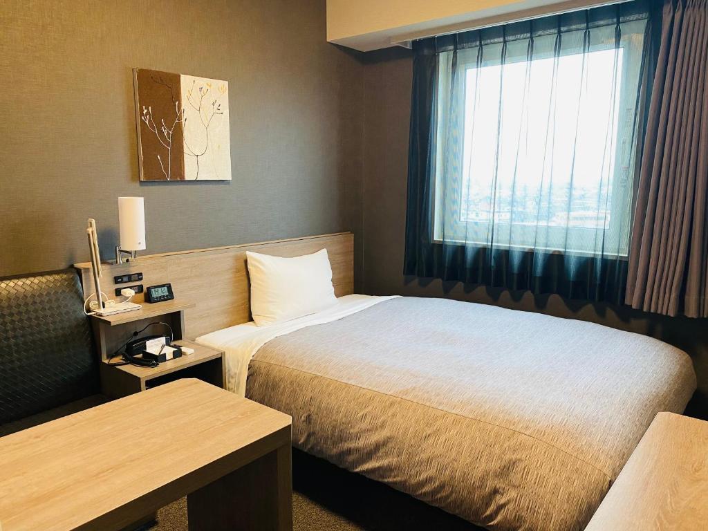 Postel nebo postele na pokoji v ubytování Hotel Route-Inn Ichihara