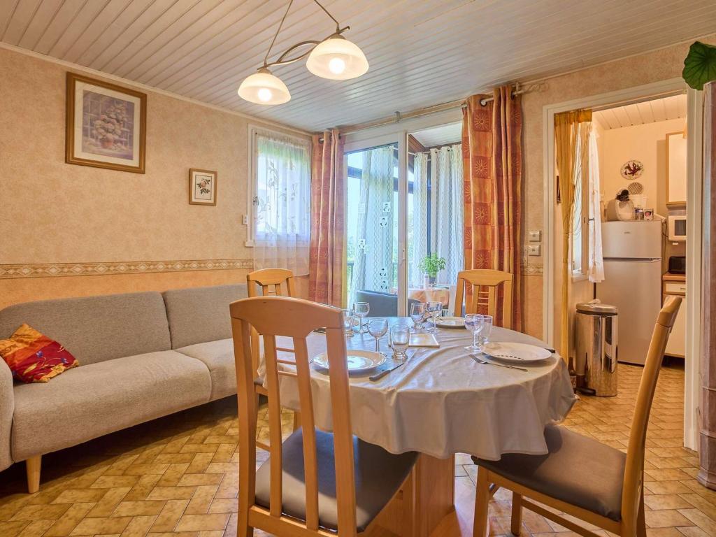 a living room with a table and a couch at T2 bis lumineux avec véranda, parking gratuit, wifi, proche nature - FR-1-841-33 in Barbotan-les-Thermes