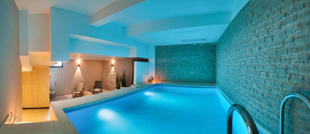 Bazén v ubytovaní Seafront Ciovo Villa Villa Trogir Deluxe Dva 6 Beautiful Bedrooms Private Pools Sea Front - Sauna alebo v jeho blízkosti
