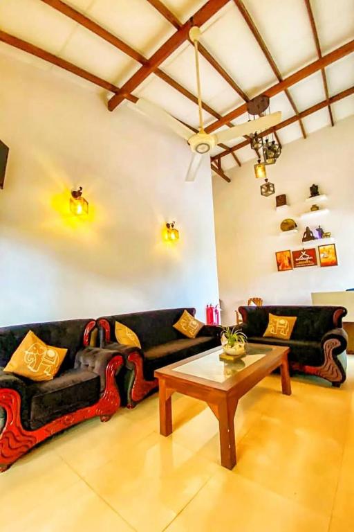Posezení v ubytování Harambathenna Resort Anuradhapura