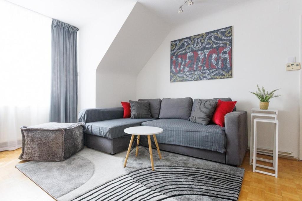 #LiveLikeALocal Nestroyplatz Apartment near center