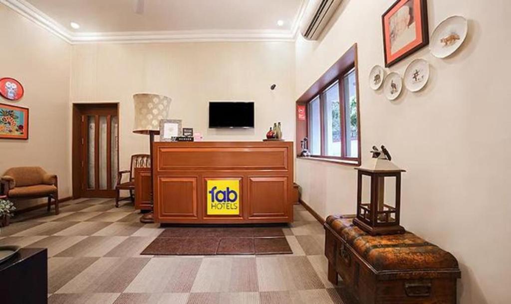 TV a/nebo společenská místnost v ubytování FabHotel The Dayal - 24 kms from Delhi Gate, 5 kms from Agra Fort