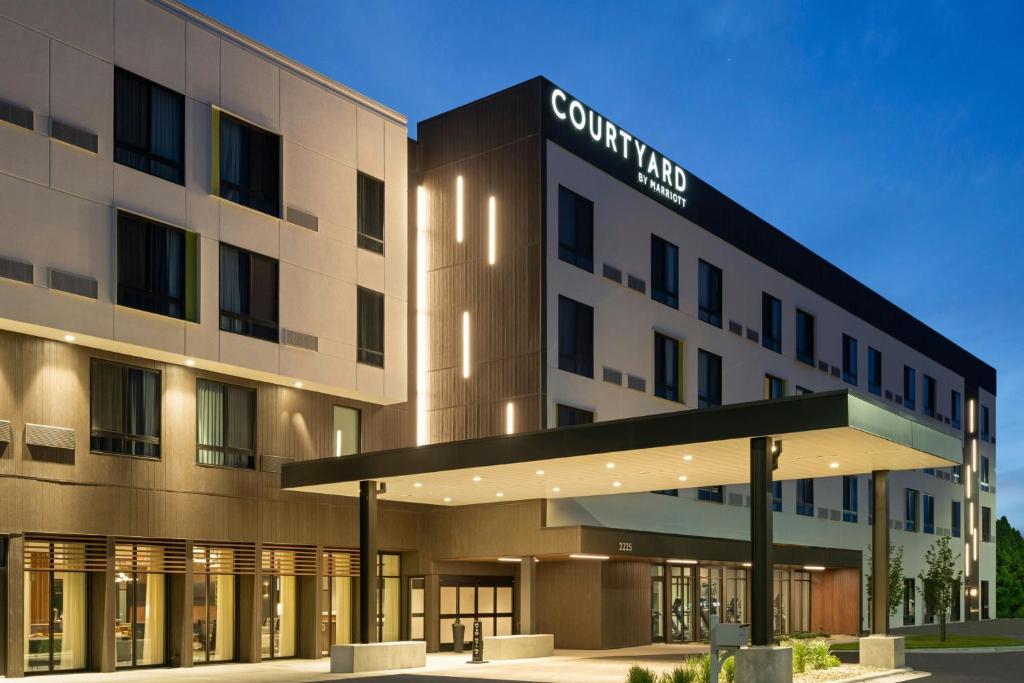 a rendering of the front of a hotel at Courtyard by Marriott Billings in Billings