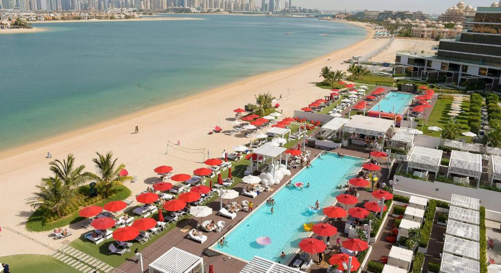 Elegant Palm Jumeirah Retreat with Breathtaking Sea Views By AYA ...