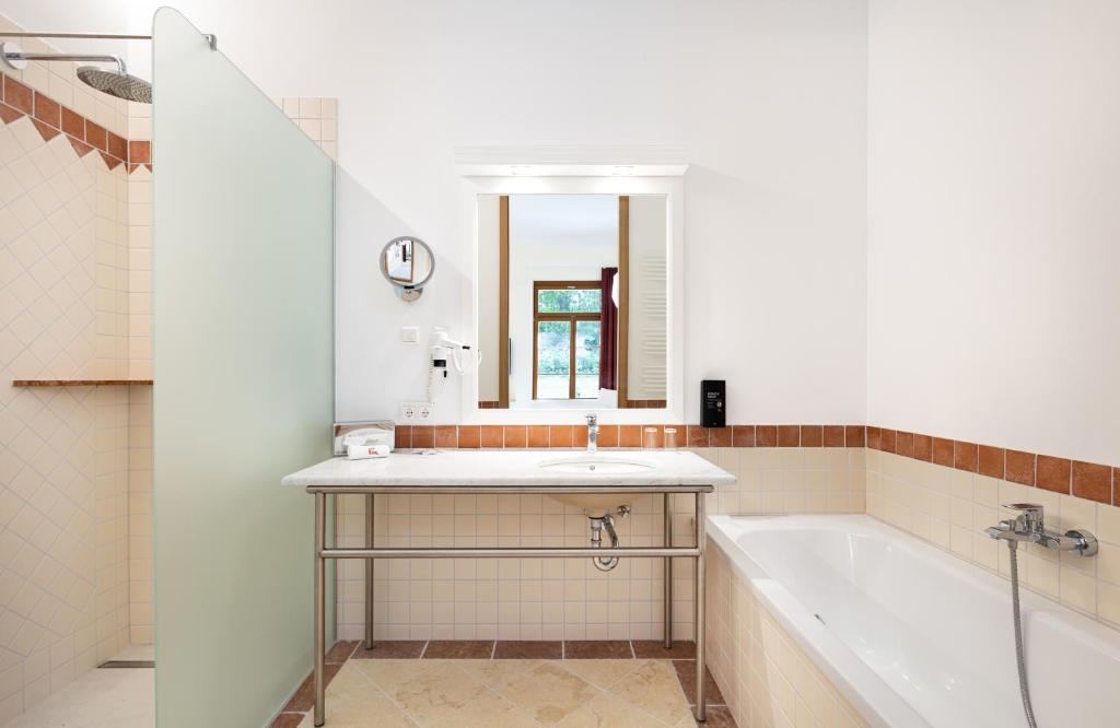 Kim Schlosshotel im Park - Resim 15