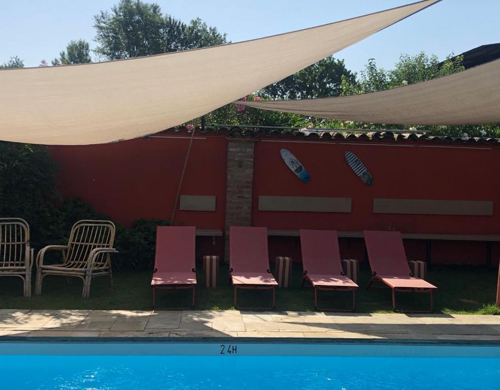 Bazén v ubytování B&B Villa la Canonica con piscina privata a Padernello nebo v jeho okolí
