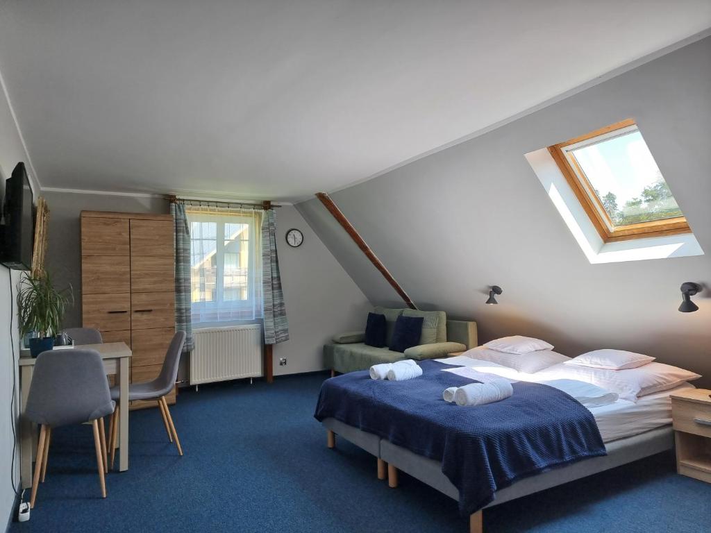 Una cama o camas en una habitación de SCOTS pokoje gościnne