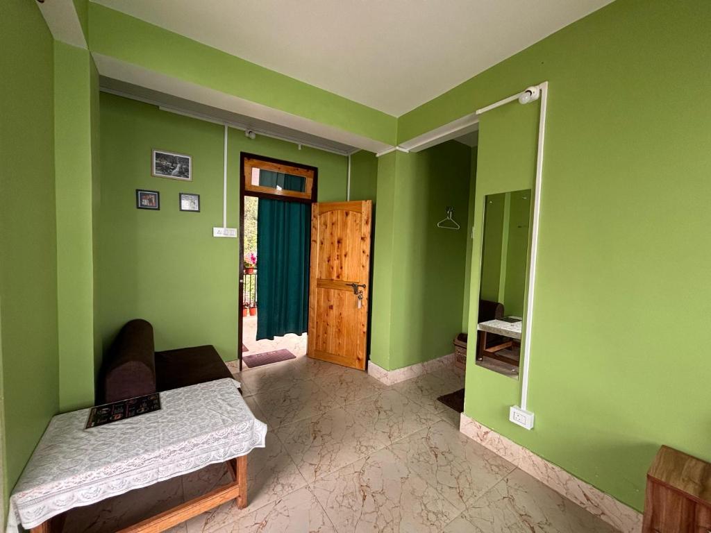 Postel nebo postele na pokoji v ubytování Pahar E Satyajit Homestay Ramdhura