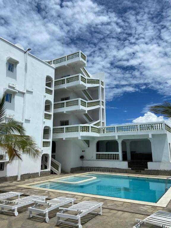 Bazén v ubytování Avana Resort Watamu nebo v jeho okolí