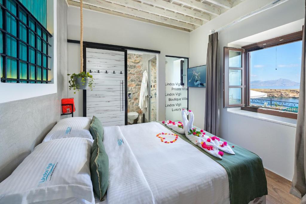 Postel nebo postele na pokoji v ubytování Lindos Vigli Private Villa