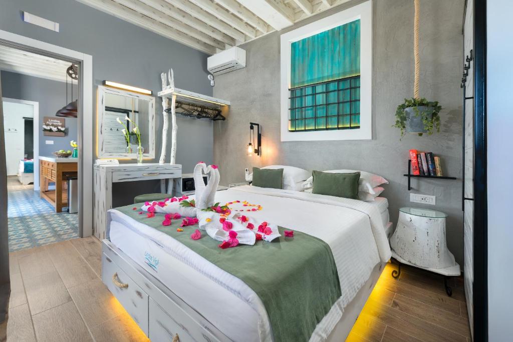 Postel nebo postele na pokoji v ubytování Lindos Vigli Private Villa