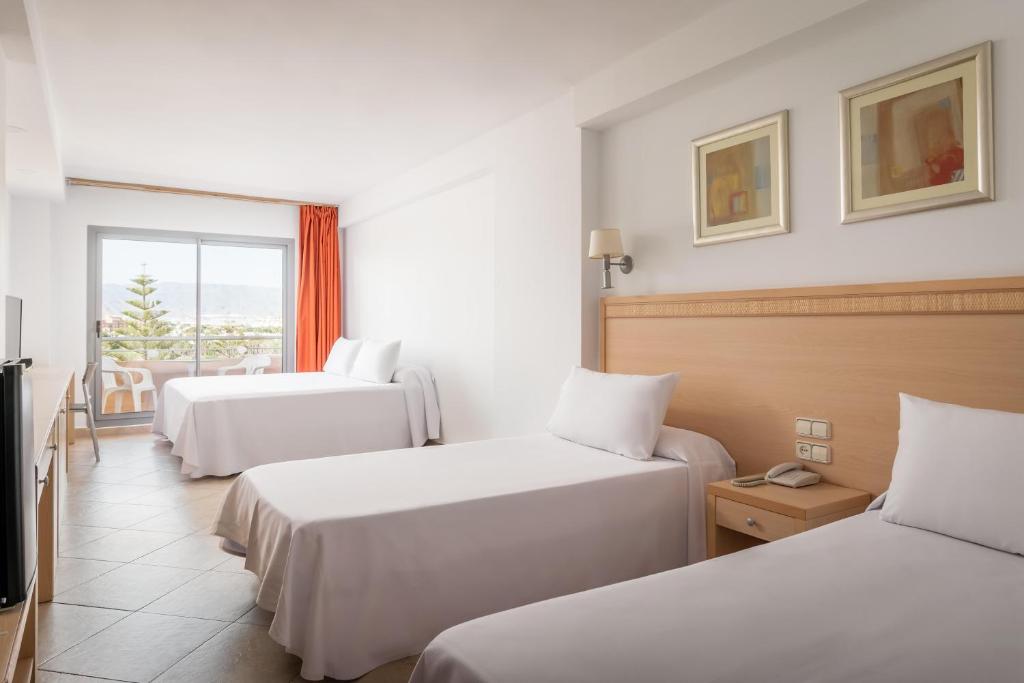 Hotel Fenix Family by ALEGRIA - Standard Double Room (4 Adults)