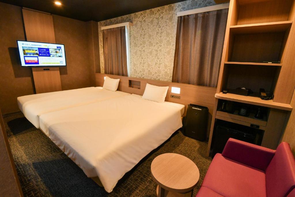Postel nebo postele na pokoji v ubytování Sanco Inn Nagoya - Shinkansenguchi