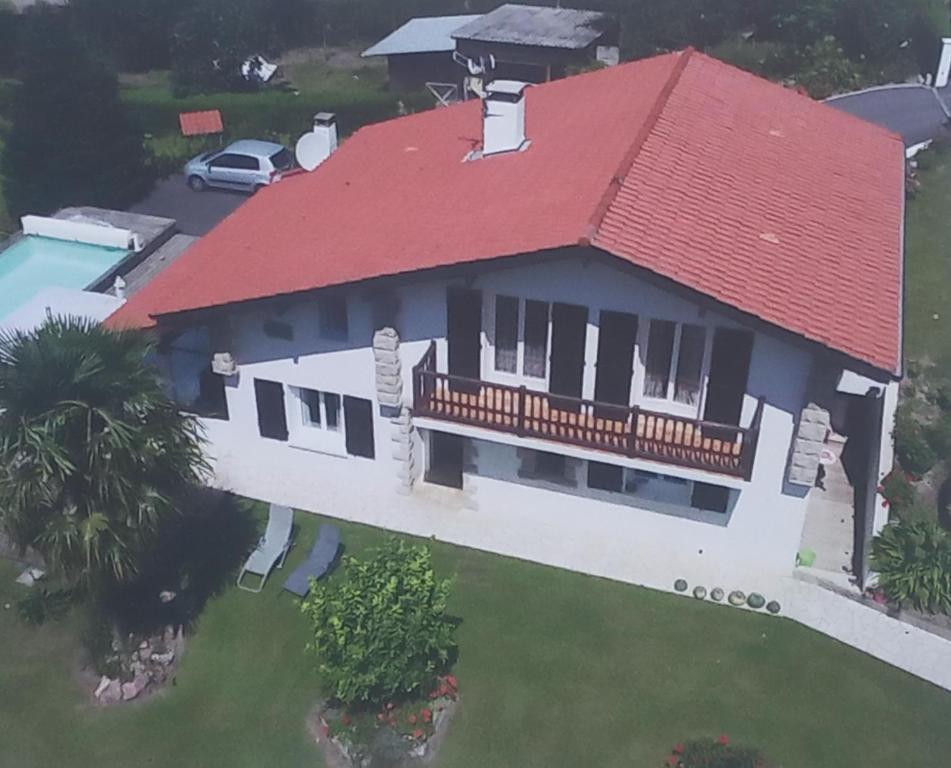 Photo de la galerie de l'établissement La Casita de Rose au calme proche plage d'Hendaye - 26 m2 Bien équipé Parking privé Jardin, à Urrugne