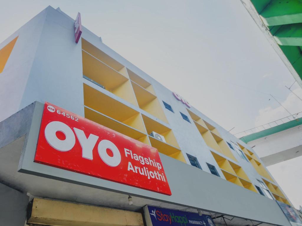 Supermarket nebo jiné obchody v  hotelu nebo okolí