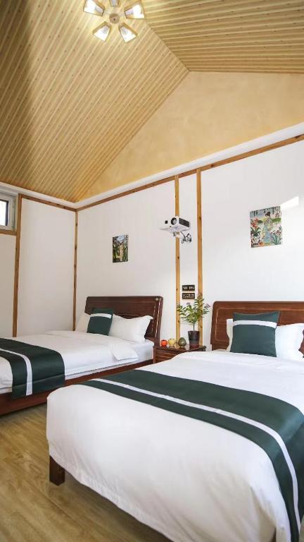 Postel nebo postele na pokoji v ubytování Beijing Great Wall Shiguang Homestay