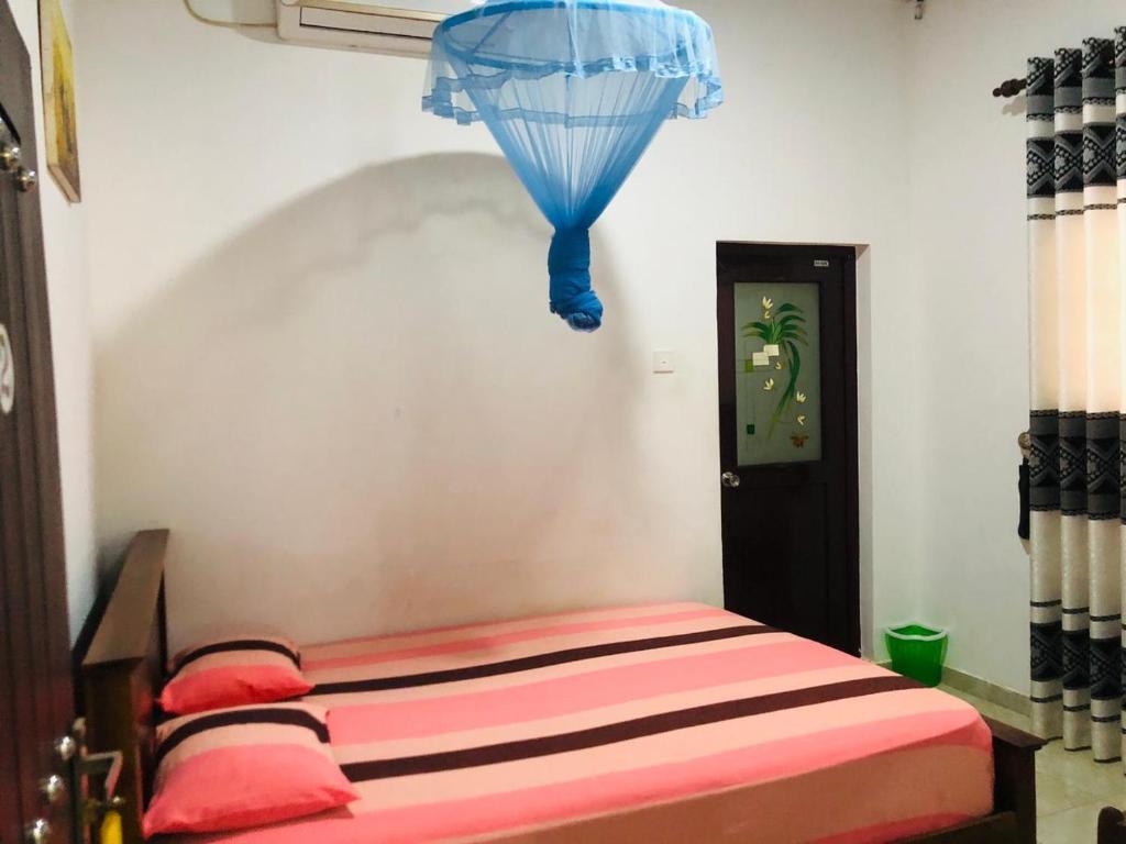 Postel nebo postele na pokoji v ubytování Kandyan Rest