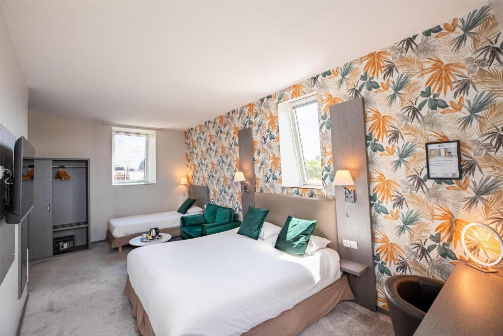 Best Western Hotel Saint Claude - Family Room With Double And Single Beds