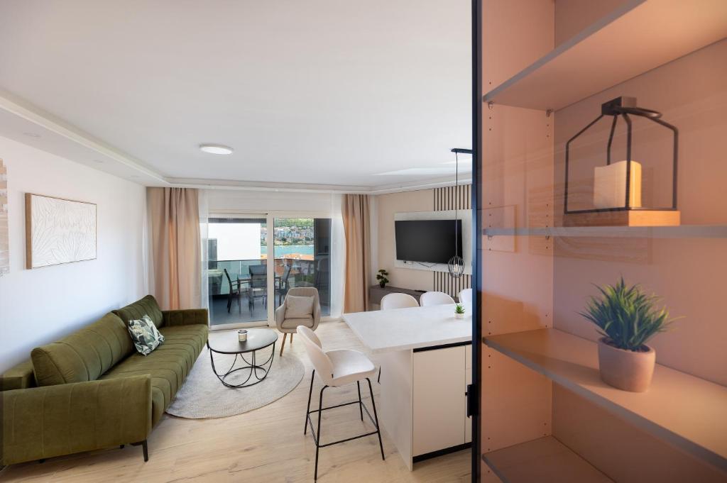 Fly apartments