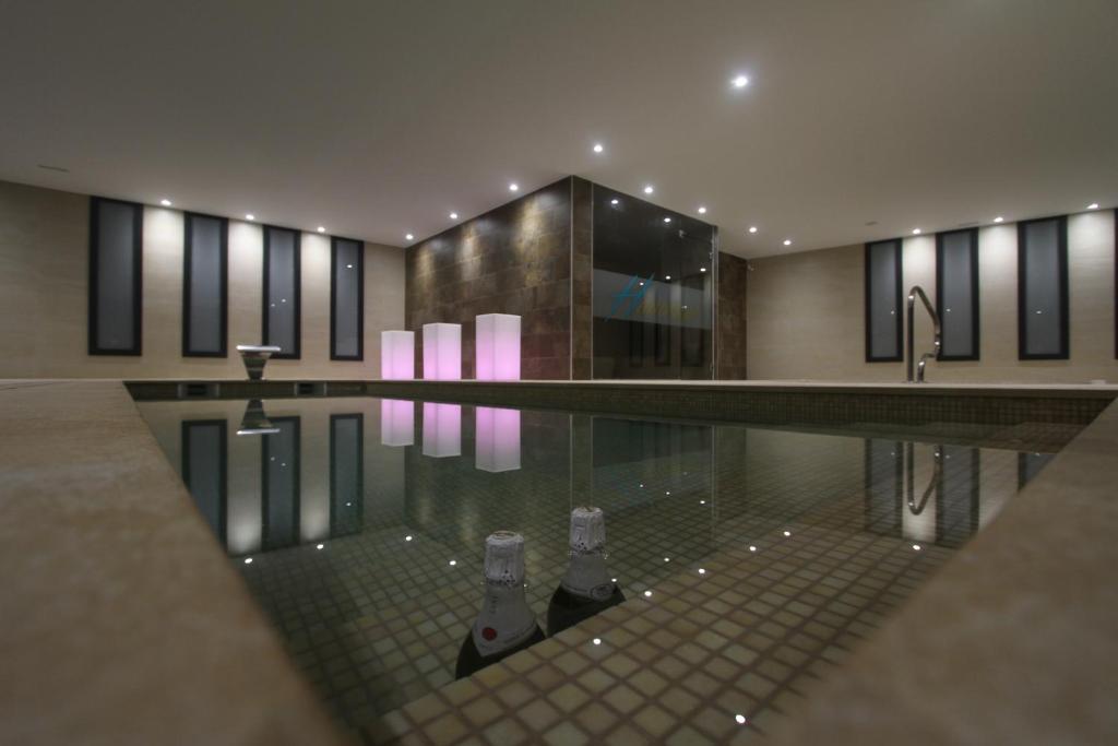 The swimming pool at or close to Apartamentos Cambrils Playa Spa
