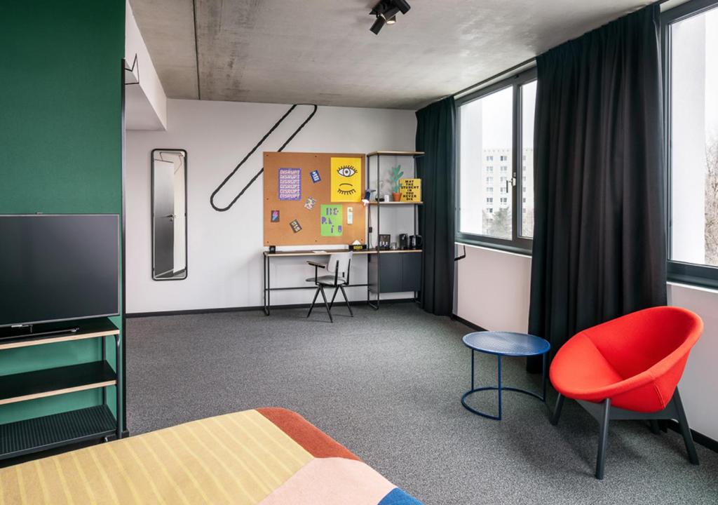 TV a/nebo společenská místnost v ubytování The Social Hub Berlin Alexanderplatz Extended Stay