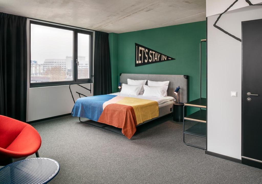 Postel nebo postele na pokoji v ubytování The Social Hub Berlin Alexanderplatz Extended Stay