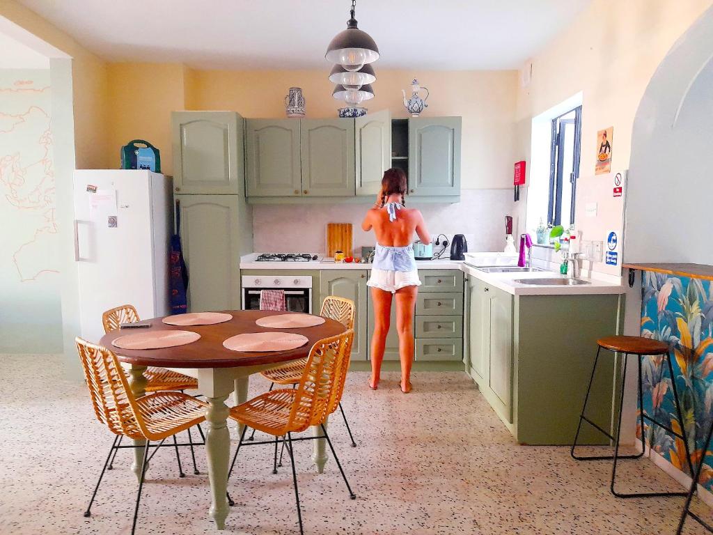 Kuchyň nebo kuchyňský kout v ubytování Boho Hostel