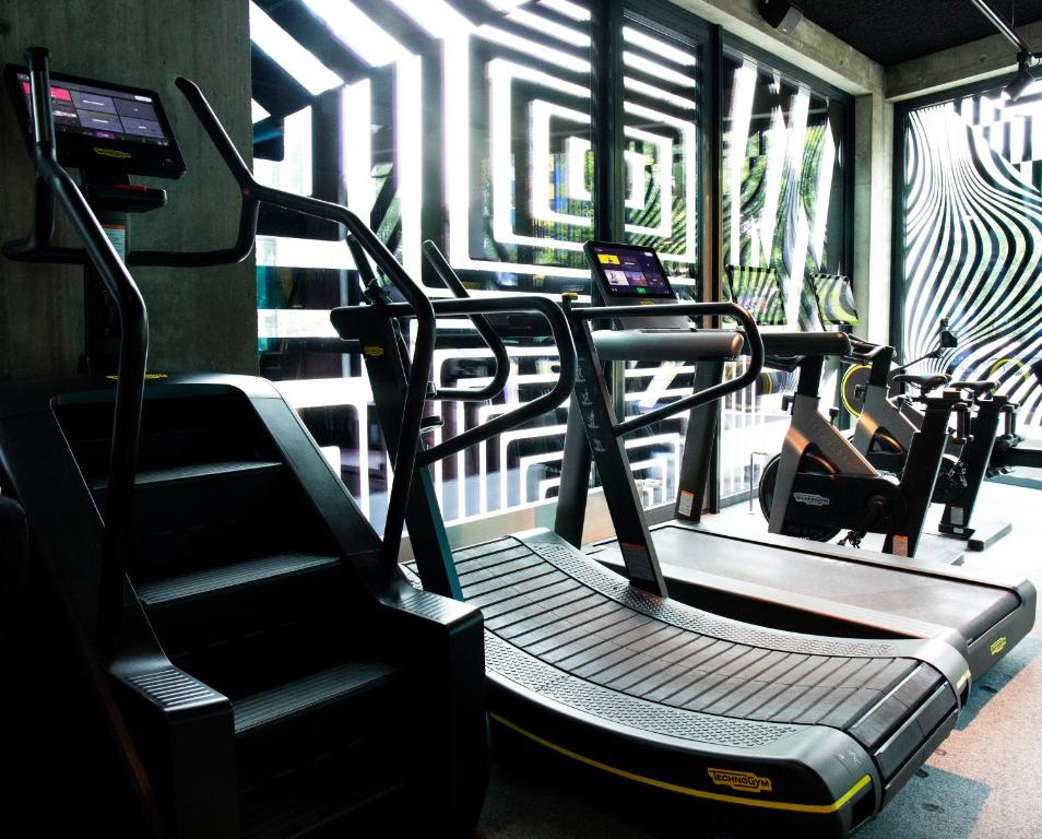 Fitness centrum a/nebo fitness zařízení v ubytování The Social Hub Berlin Alexanderplatz Extended Stay