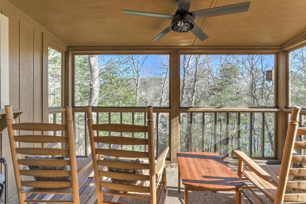 Μπαλκόνι ή βεράντα στο Misty Ridge - Cozy condo in Big Canoe
