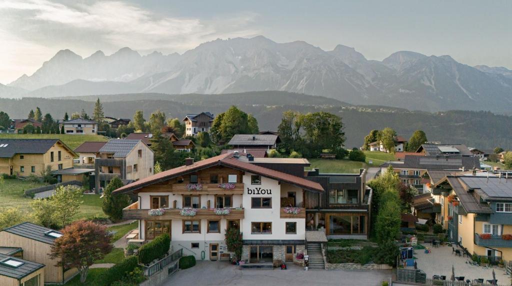 Nespecifikovaný výhled na hory nebo výhled na hory při pohledu z hotelu