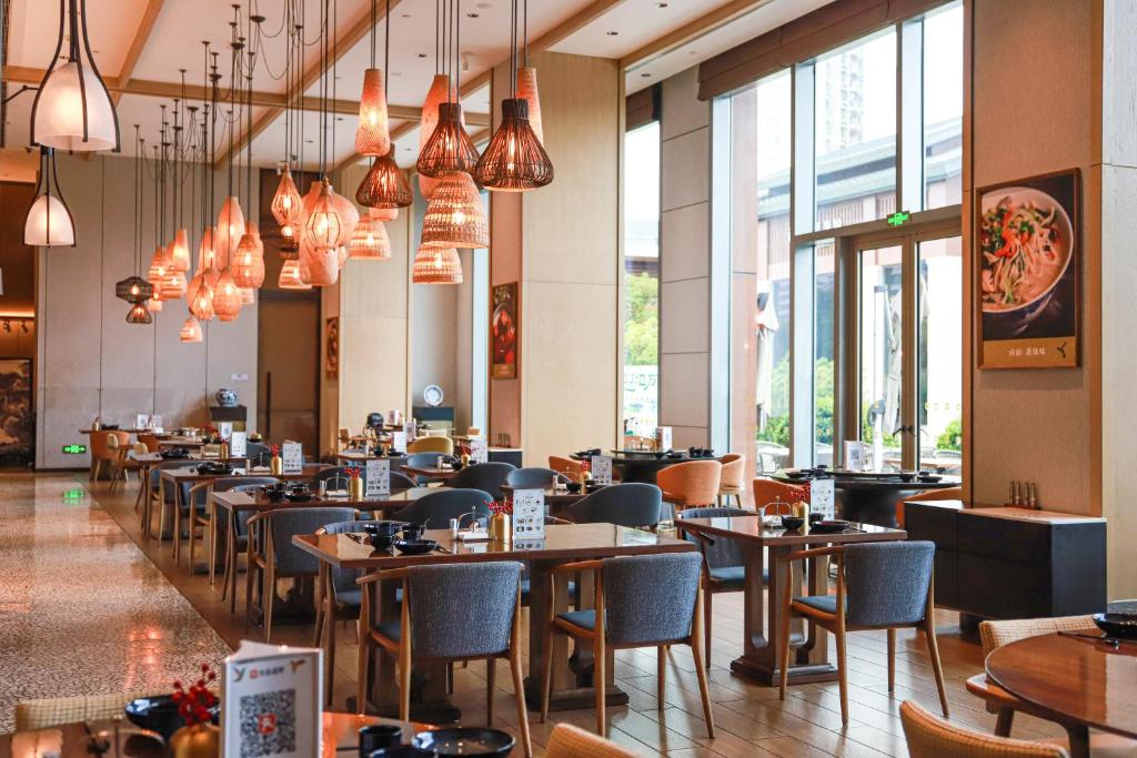 Restaurace v ubytování Shangri-La Putian