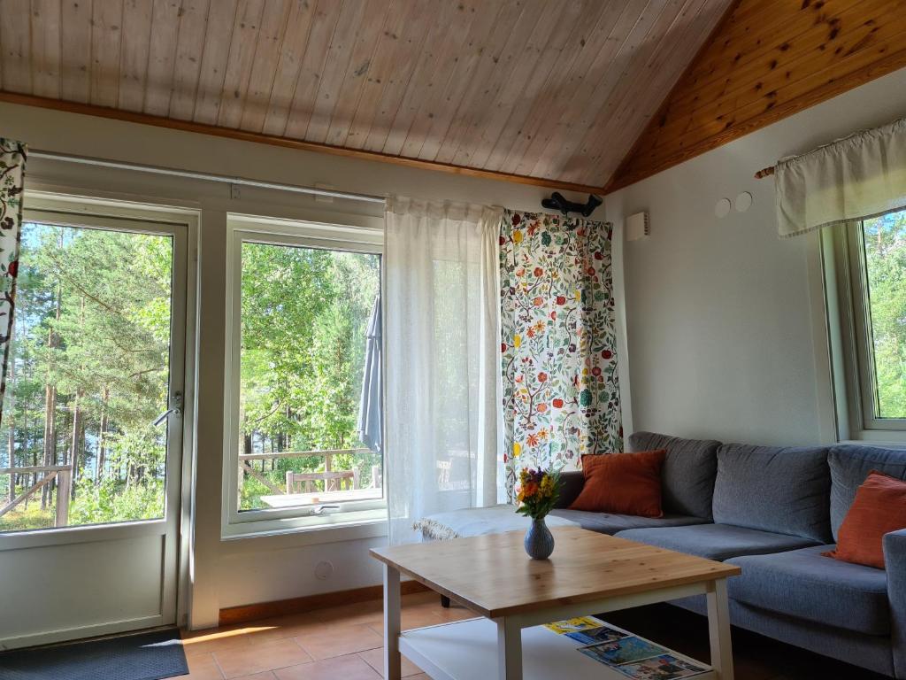 Posezení v ubytování Gärdsholmens Skärgårdshemman "Boken"