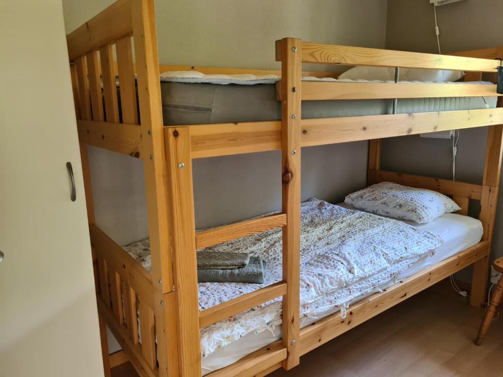 Postel nebo postele na pokoji v ubytování Gärdsholmens Skärgårdshemman "Boken"