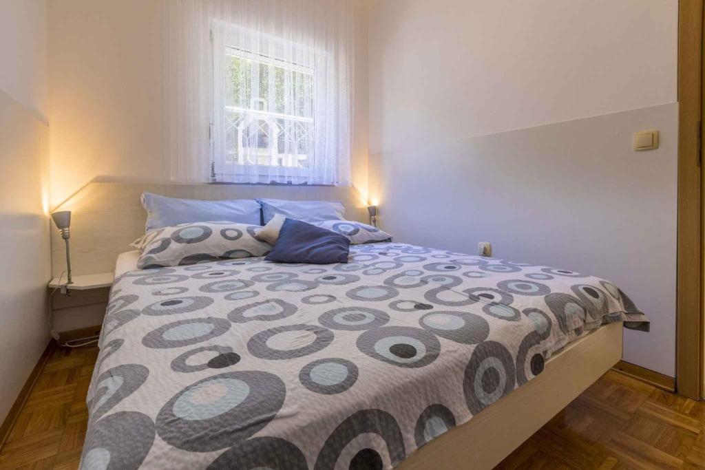 Postel nebo postele na pokoji v ubytování One-Bedroom Apartment in Crikvenica XVII