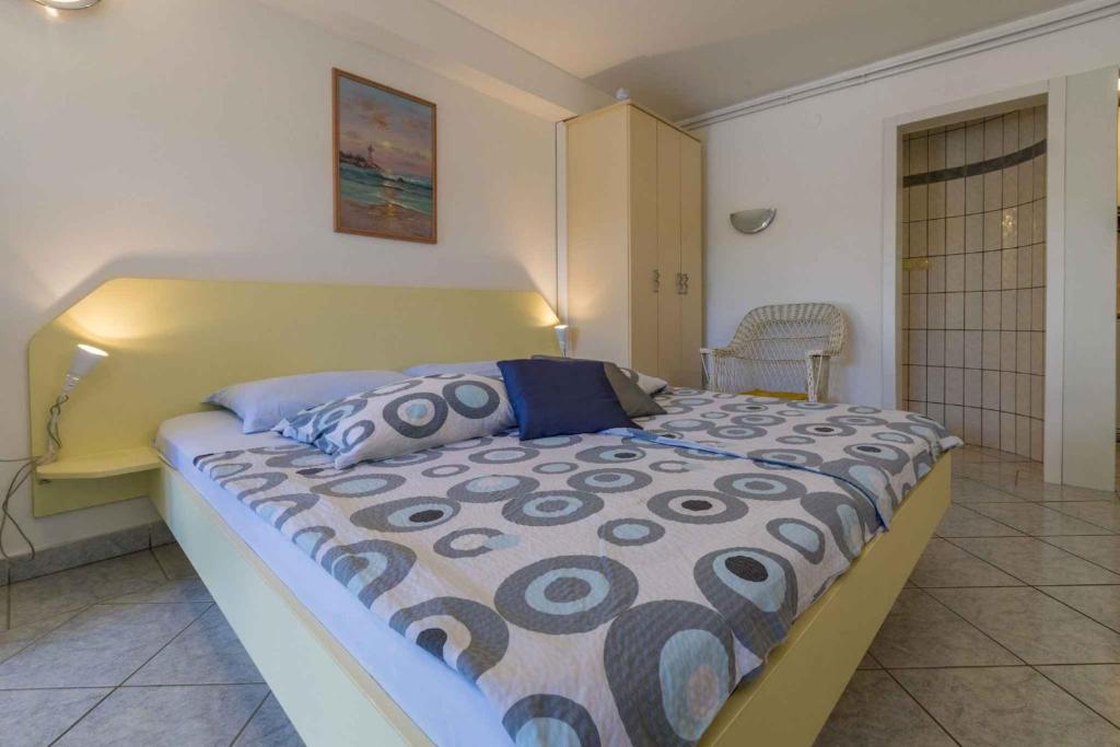 Postel nebo postele na pokoji v ubytování One-Bedroom Apartment in Crikvenica XVII