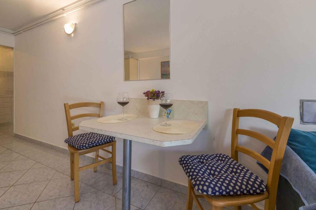 Posezení v ubytování One-Bedroom Apartment in Crikvenica XVII