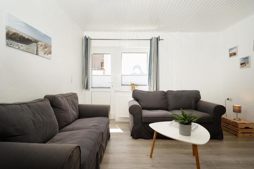 a living room with a couch and a table at Gästehaus Sulsdorf Wohnung 18 in Sulsdorf auf Fehmarn