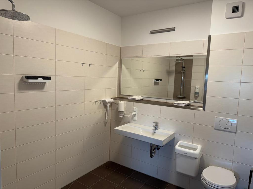 City Inn Schwedt - Chambre Double - Accès Personnes Handicapées