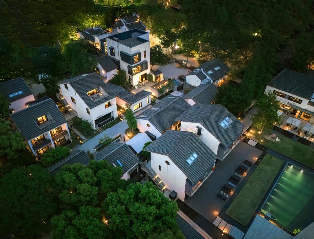 Bližnja soseska oz. soseska, v kateri se nahaja hotel